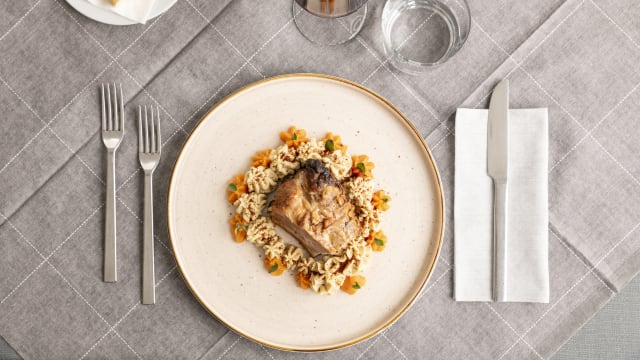 Lombatina di maialino a bassa temperatura su puree di patate al rosmarino - I Portoni Di Zolì, Bologna