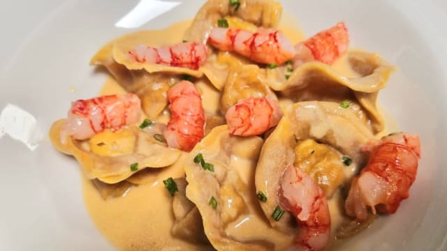 Ravioli di gamberi con crema di  limone e zenzero e crudo di gamberi - Briss, Turin