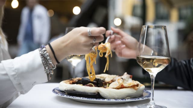 Linguine con i frutti di mare* al cartoccio - Il Cestino, Milan