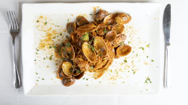 Tagliolini vongole, bottarga e ricci - Il Cestino, Milan