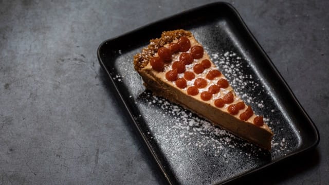 Cheesecake and peanut butter with quince coulis - Sésamo