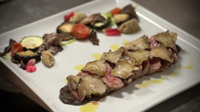 Tagliata di manzo al tartufo nero - Ristorante Enoteca “Osteria del Lago”