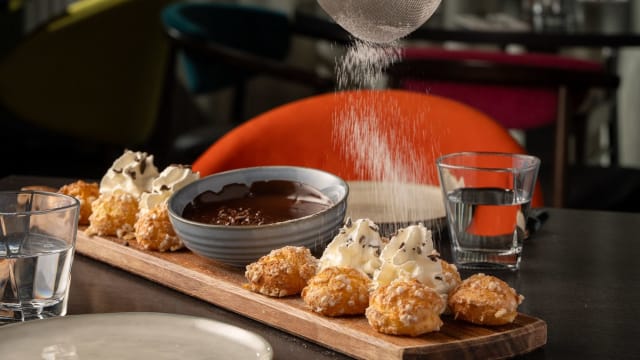 Chouquettes, chocolat chaud, chantilly - Gourmet Bar - Novotel Lille Centre Gares, Lille