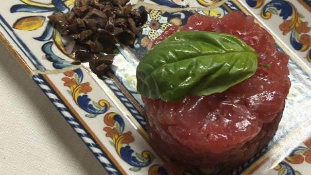 Tartare di tonno alla Mediterranea - La Porta Rossa