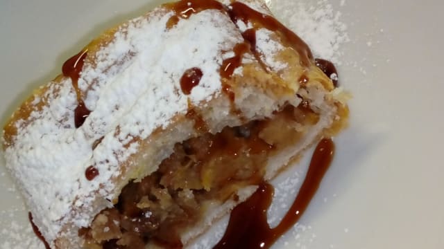 STRUDEL DI MELE - Ristorante Miravalle