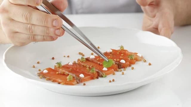 Salmone Marinato con Maionese di Soia e Aceto Balsamico, Yogurt all'erba Cipollina e Grano Saraceno Tostato - Ristorante Bosco