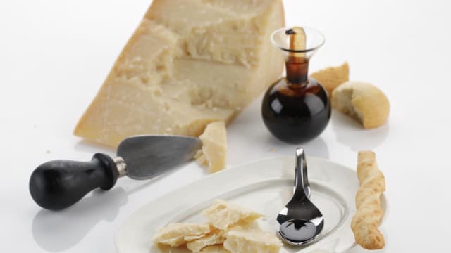 Parmigiano reggiano “caseificio villa fogliano” 36 mesi & Erbazzone Tradizionale Reggiano di Nostra Produzione - Ristorante Bosco