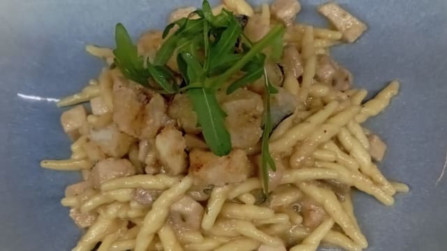 Trofie di pasta fresca con pesce spada, melanzane e menta - Al Duomo, Taormina