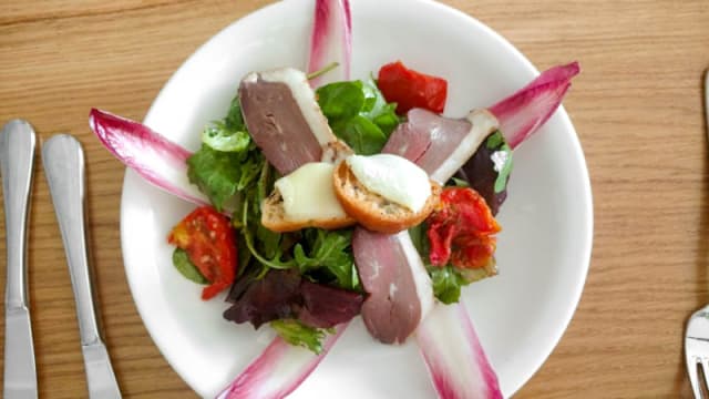 salade de chèvre chaud - La Table du Petit Olivier