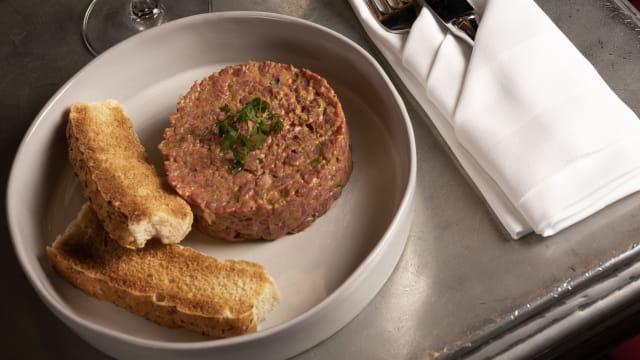 Tartare de boeuf simmental 200g  - Le Bistrot de Charlotte, Geneva