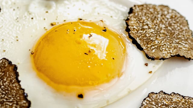 Due uova all’occhio di bue al tartufo - Garbo - Osteria Toscana, Florence