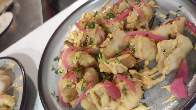 Daditos de merluza con mahonesa de lima y chipotle - Gastro TAZ, San Sebastián de los Reyes