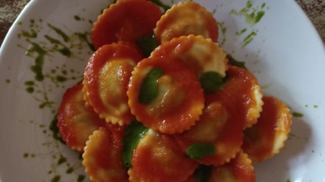 Ravioli ripieni di ricotta e spinaci salsa pomodoro e basilico  - Master Club Rendez-Vous, Turin