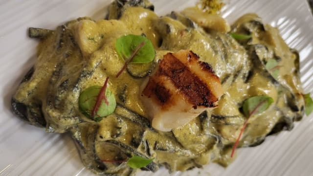 Tagliolino all’uovo con capesante e pistacchio - Mare in Pasta - Enoteca di Mare