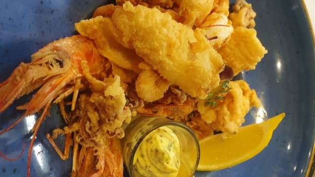 Frittura di calamari e gamberi - Mare in Pasta - Enoteca di Mare