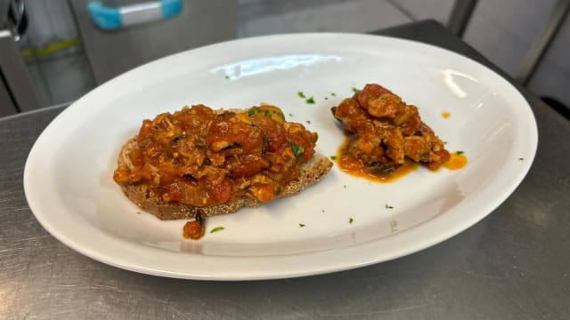 crostini con sugo di muscoli è muscoli ripieni  - Osteria del Pesce, Viareggio