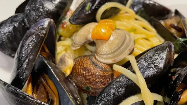 Spaghetti allo scoglio - Osteria del Pesce, Viareggio