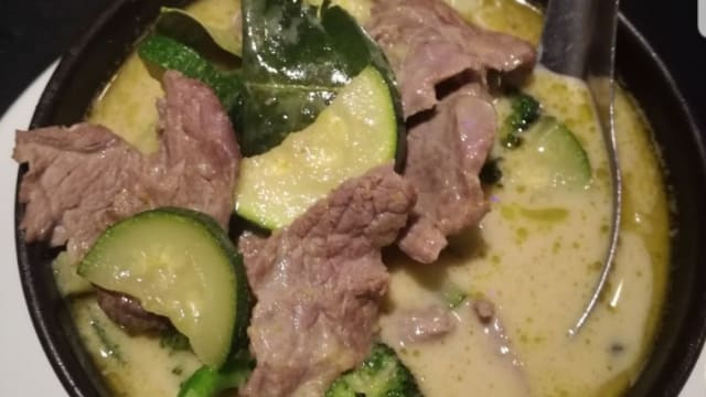 Kio wan nua (ternera fileteada al curry verde con hortalizas) - Bualuang Thai, Torredembarra