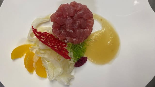 Tartare di tonno, salsa di pere e zenzero, finocchi in insalata - Ai Serbelloni