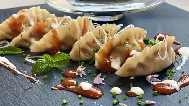 Gyoza clásica japonesa de cerdo a la plancha estilo 798  (5 unidades) - Distrito 798