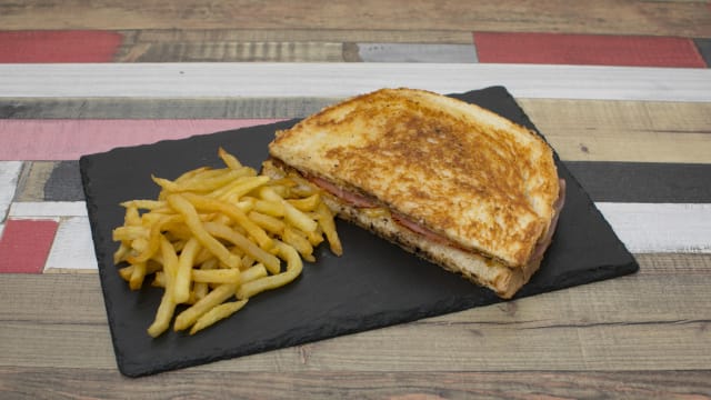 Sándwich mixto -  John's Burger, Móstoles