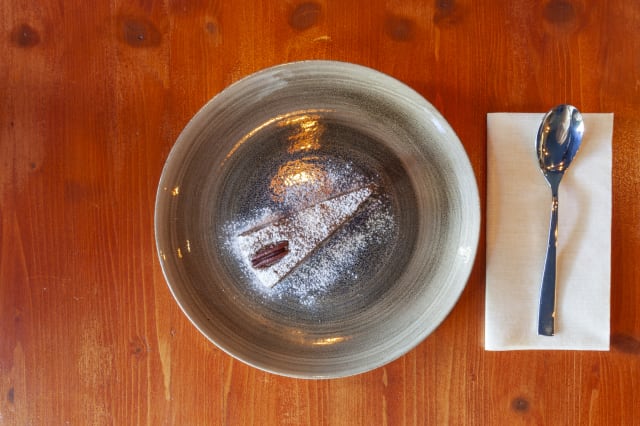 Torta di cioccolato fondente, mandorle e noci pecan - Shatì Piccolo Bistrot, Milan