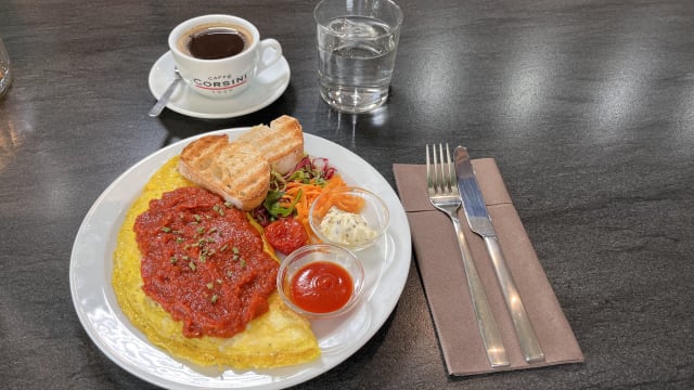 Scrambled eggs with tuscan sausage - Lalma Cafe