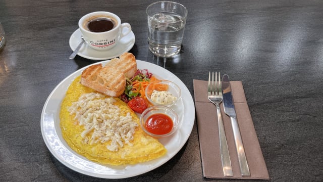 Omelette with mushroom and cheese - Lalma Cafe, Montepulciano