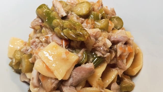 Pappardelle fresche con ragù bianco di coniglio e asparagi - Osteria Staccia Buratta