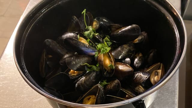 Moules Frites - Le Marijan, Paris