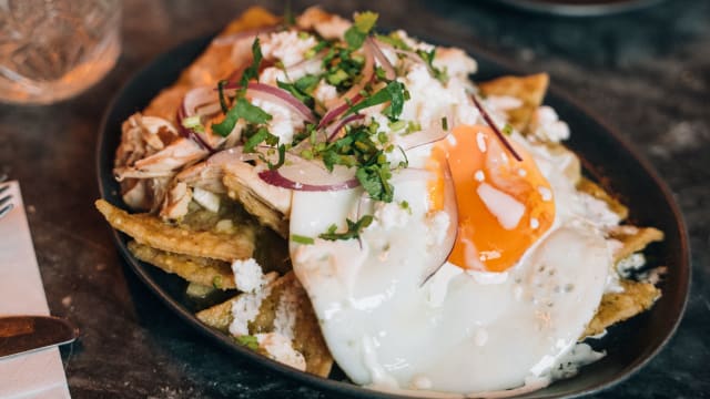 Chilaquiles verdes, rojos o divorciados - Boca Linda, Lisbon