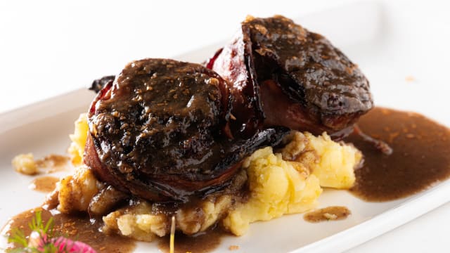 Tournedó Rabo de Toro sobre Parmentier - Al Punto