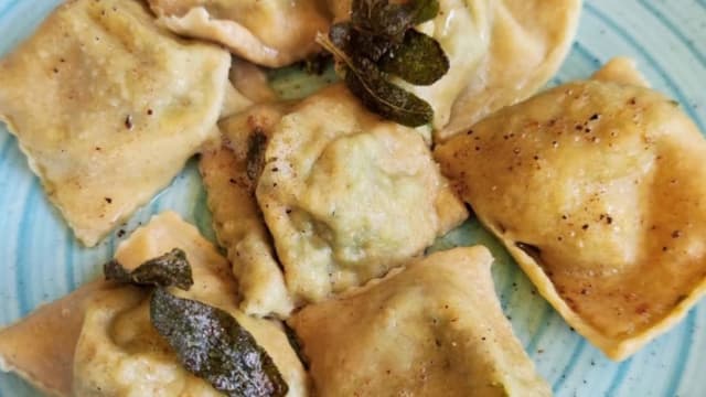 Ravioli fatti a mano con farina macinata a Pietra con Tartufo del Casentino - Chenno