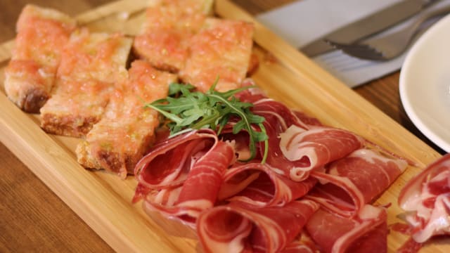 Jamón serrano & pan con tomate - Carmela, Barcelona