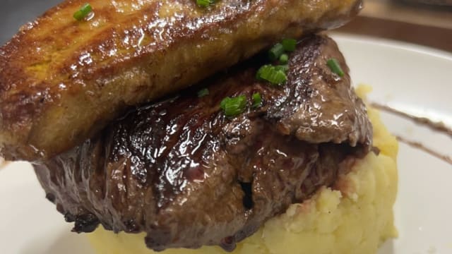 Filet de bœuf et son foie gras poêlé 200Gr. - Auberge de la Tourelle