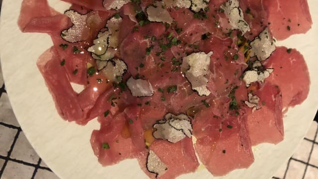 Carpaccio di manzo con julienne di verdure e tartufo nero  - Il Mosaico, Sirmione