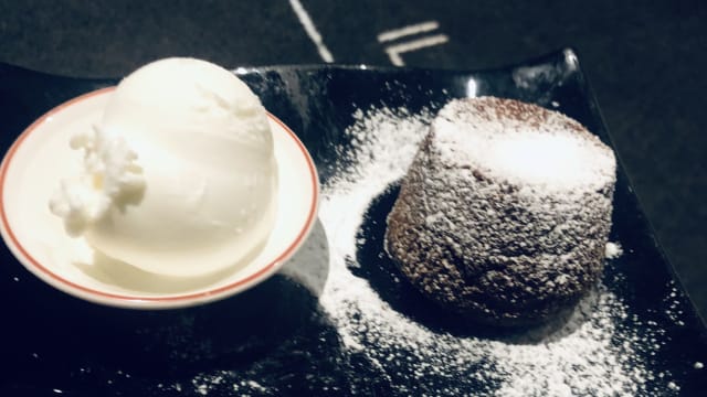 Tortino al cioccolato con cuore morbido e gelato al fior di latte - Il Mosaico