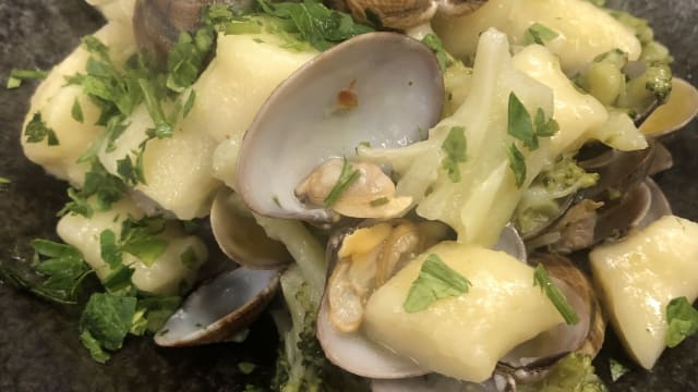 Gnocchi caserecci con Vongole veraci e broccoli  - Dandy's