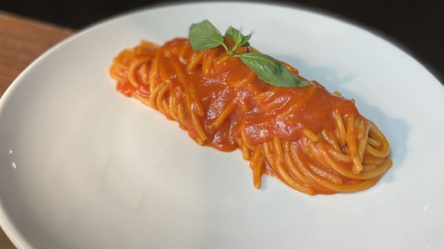 Lo spaghetto al pomodoro  - Osteria Urbana - Vino & Cucina