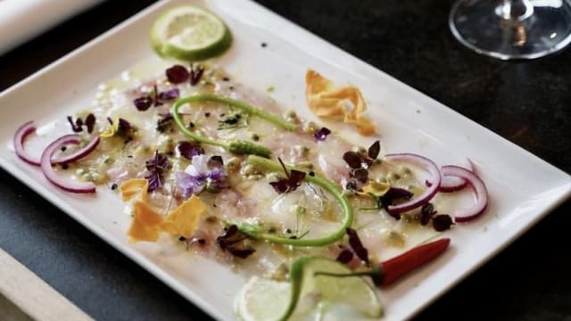 Carpaccio de daurade au citron vert, soja & huile d’olive, graines de pavot - La Gazette