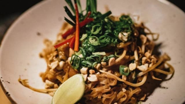 Chicken Pad Thai - Kin Martim Moniz, Lisbon