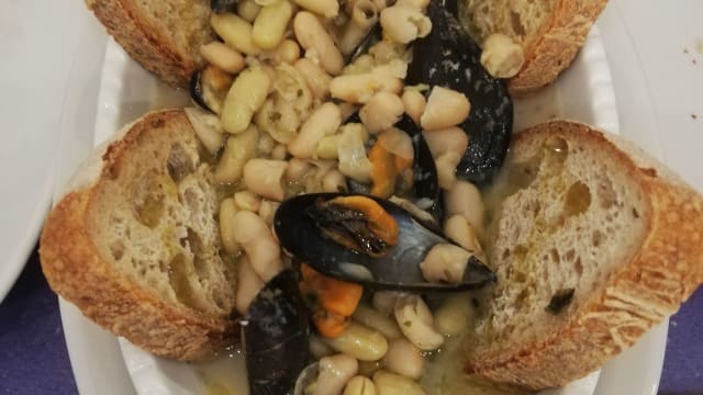 Occhi di lupo o crostini con fagioli e cozz - Mamma Mia