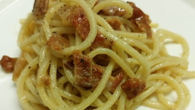 Spaghettoni alla gricia (guanciale di amatrice, pecorino e pepe) - La Locanda di Aida, San Benedetto del Tronto