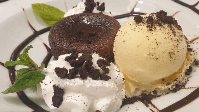 Coulant de chocolate con helado de vainilla - Arogueira, Barcelona