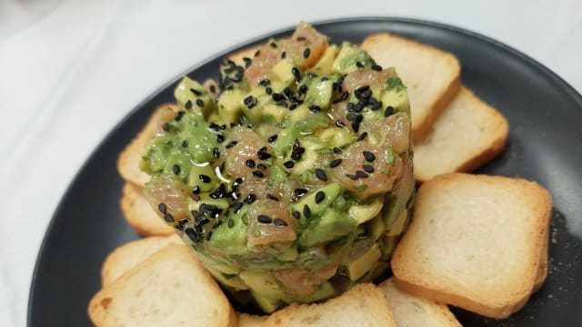 Tartar de salmón - Vinoto Bodega, Barcelona