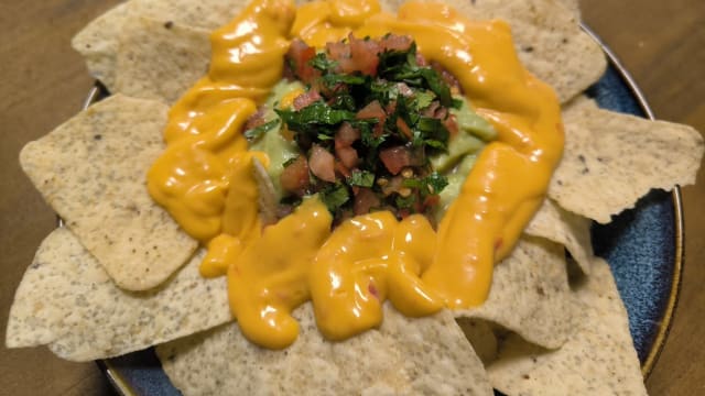 Nachos con queso - Vinoto Bodega, Barcelona