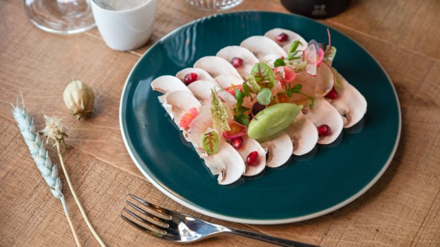 Asperges vertes et blanches au vinaigre de "Banyuls", beurre curcuma et socca niçoise - Dupin, Paris