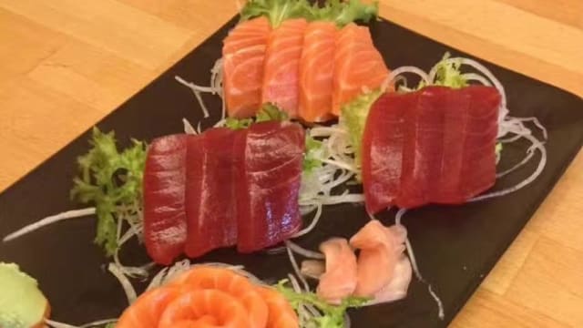 41. Sashimi Salmon y Atun  16u - Fuji Ya Barcelona