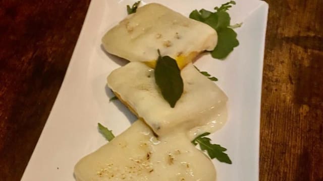 Polenta abbrustolita e formaggio fuso - Panigacci Milano Bistrot, Milan