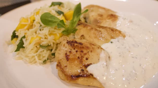 Frango na Grelha, Arroz de Manga e Coalhada Seca - Osso Botequim, Lisbon